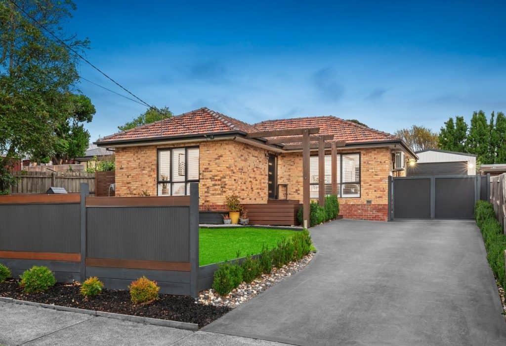 WhitePlantationShutters-Top-Spot-Blinds-Macleod-VIC-3085-Brick-House